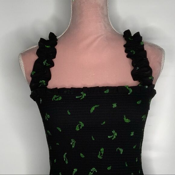 Aritzia 𝅺wilfred smocked dress.‎ - Picture 3 of 11